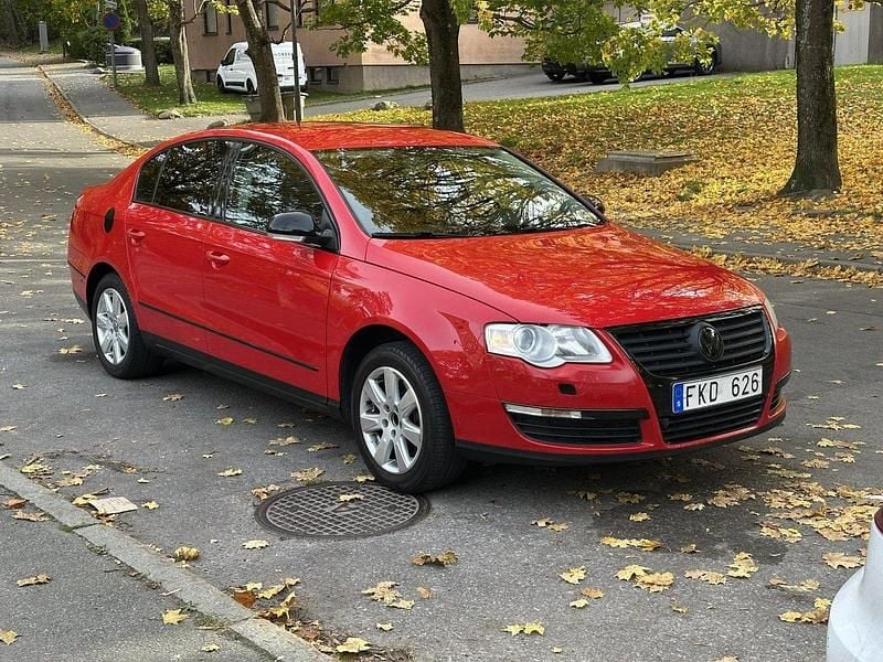Röd Begagnad 2010 VW Passat Sportline Sedan | 48 000 kr - Bild 1/4
