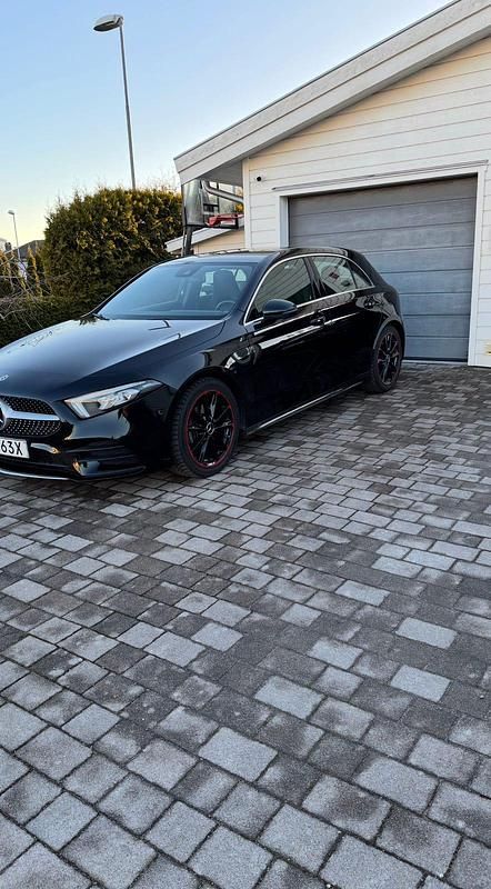 Begagnad 2022 Mercedes A180 Halvkombi | 282 500 kr (Marknadspris) - Bild 1/4