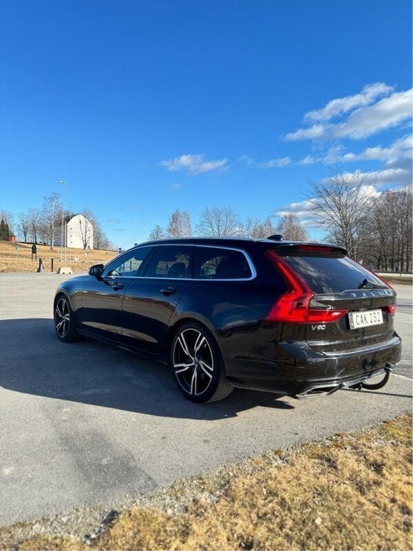 Svart Begagnad 2017 Volvo V90 R-Design Kombi | 290 000 kr (Bra pris) - Bild 1/4