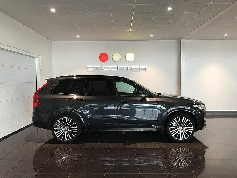 Grå Begagnad 2020 Volvo XC90 R-Design SUV | 569 900 kr (Marknadspris) - Bild 1/4