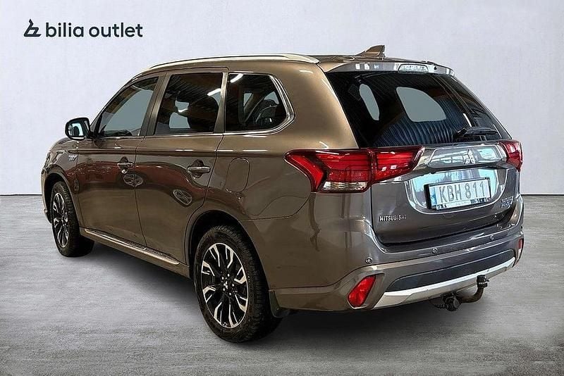 Begagnad Mitsubishi Outlander P-HEV Comfort Edition 121 HK (88 kW) 2018 Brun SUV