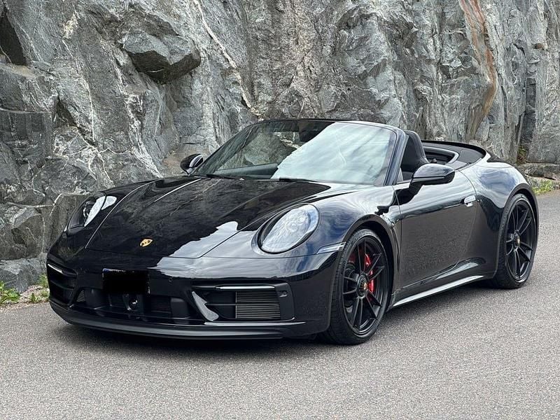 Begagnad Porsche 911 Carrera GTS 480 HK (353 kW) 2024 Svart Cab