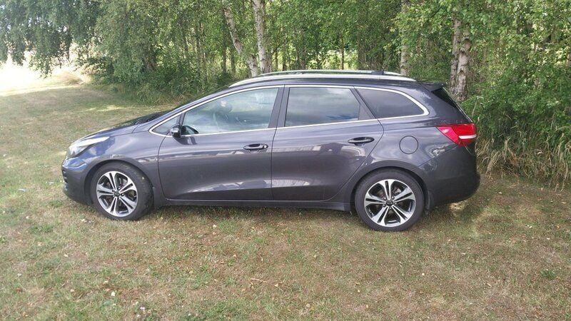 Grå Begagnad 2016 Kia Ceed Sportswagon GT-Line Kombi | 108 000 kr (Marknadspris) - Bild 1/4