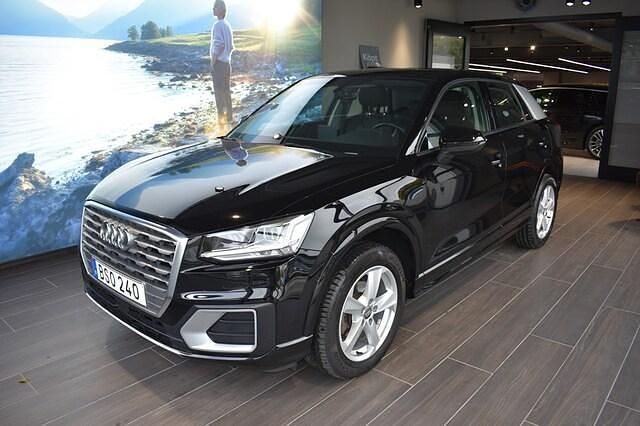 Svart Begagnad 2020 Audi Q2 Sport SUV | 239 000 kr (Marknadspris) - Bild 1/4