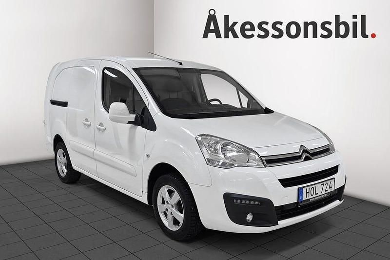 Vit Begagnad 2017 Citroën Berlingo Van | 129 000 kr (Dyr) - Bild 1/4