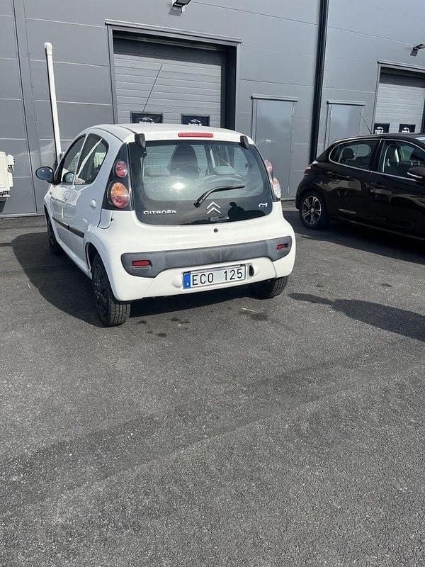 Vit Begagnad 2012 Citroën C1 Halvkombi | 43 000 kr (Marknadspris) - Bild 1/2