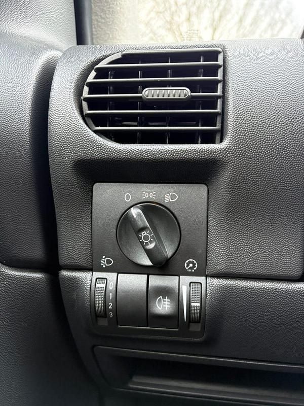 Begagnad Opel Corsa 80 HK (58 kW) 2006 Halvkombi