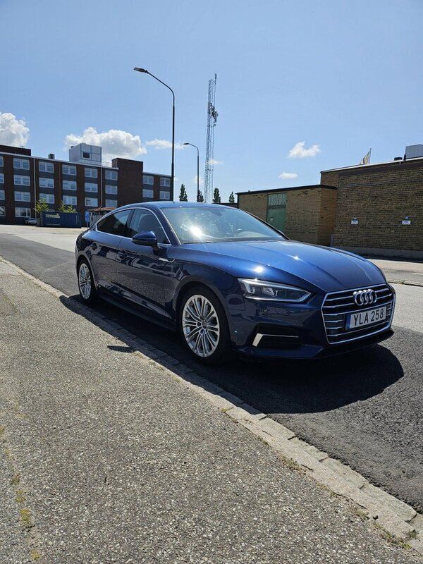 Blå Begagnad 2017 Audi A5 Sportback Halvkombi | 220 000 kr - Bild 1/4