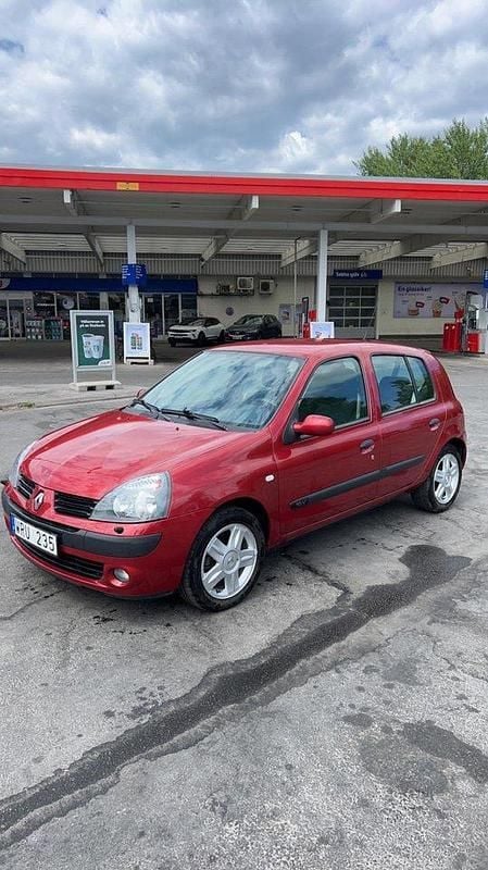 Röd Begagnad 2005 Renault Clio R.S. Halvkombi | 29 000 kr (Marknadspris) - Bild 1/4