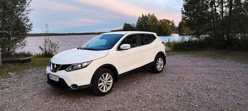 Vit Begagnad 2014 Nissan Qashqai SUV | 89 900 kr (Marknadspris) - Bild 1/4