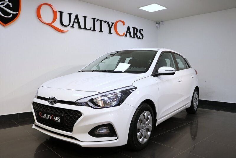 Vit Begagnad 2020 Hyundai i20 Life Halvkombi | 139 000 kr - Bild 1/4