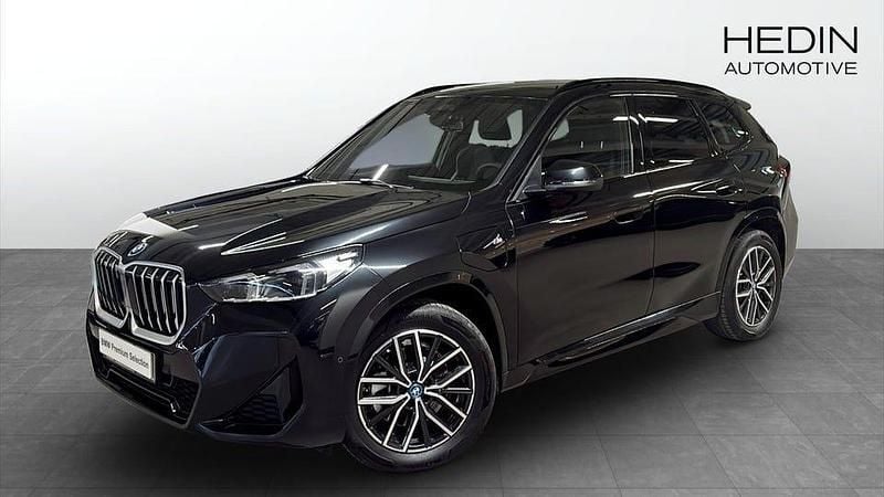 Svart Begagnad 2025 BMW X1 Comfort Edition SUV | 524 700 kr (Bra pris) - Bild 1/4
