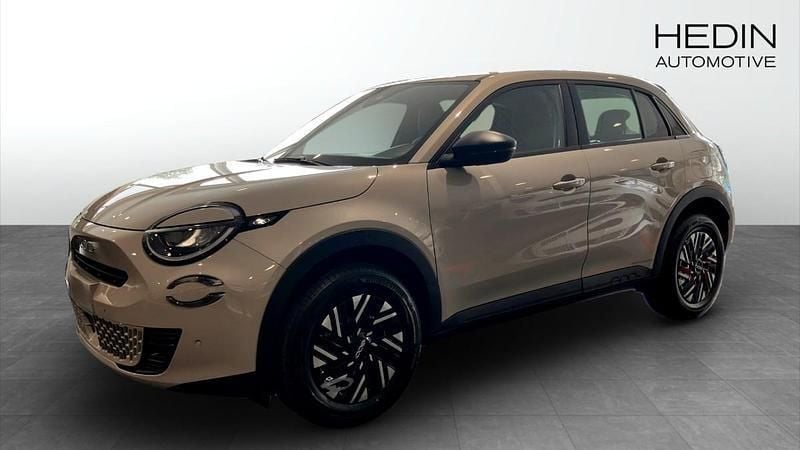 Grå (beige) Ny 2025 Fiat 600 Lounge SUV | 307 800 kr (Marknadspris) - Bild 1/4