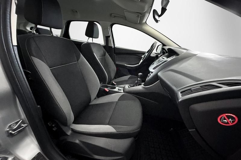 Begagnad Ford Focus 101 HK (74 kW) 2013 Grå Kombi
