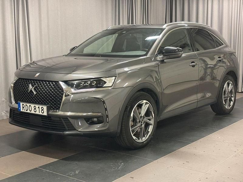 Grå Begagnad 2022 DS Automobiles DS7 Crossback SUV | 269 800 kr (Marknadspris) - Bild 1/4