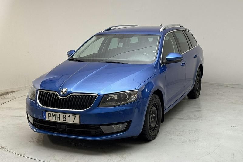 Blå Begagnad 2016 Skoda Octavia Kombi | 92 000 kr (Marknadspris) - Bild 1/4