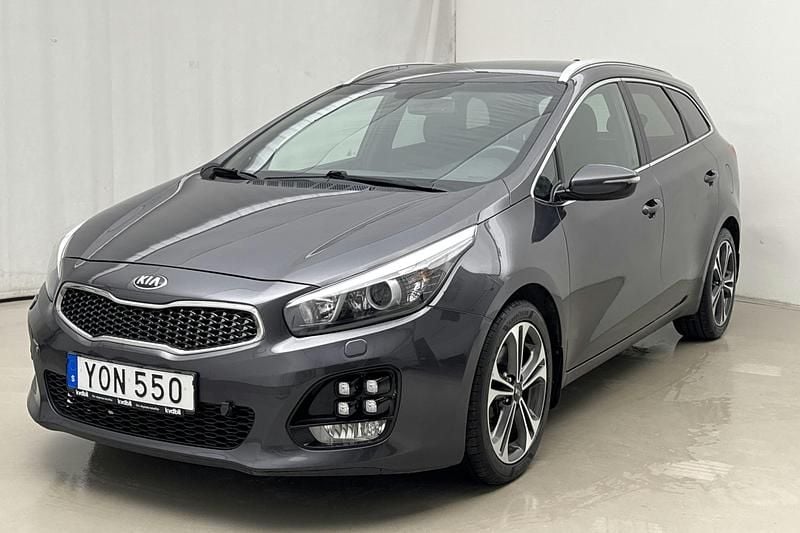Grå Begagnad 2017 Kia Ceed Sportswagon GT-Line Kombi | 149 900 kr (Marknadspris) - Bild 1/4