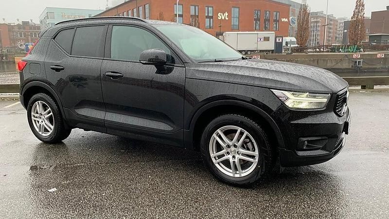 Begagnad Volvo XC40 R-Design 163 HK (119 kW) 2021 Svart SUV