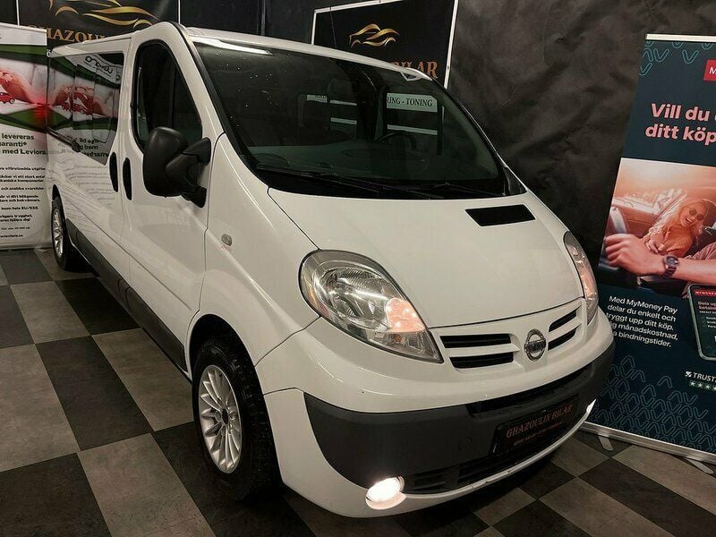 Vit Begagnad 2014 Nissan Primastar Minibuss | 124 900 kr (Marknadspris) - Bild 1/3