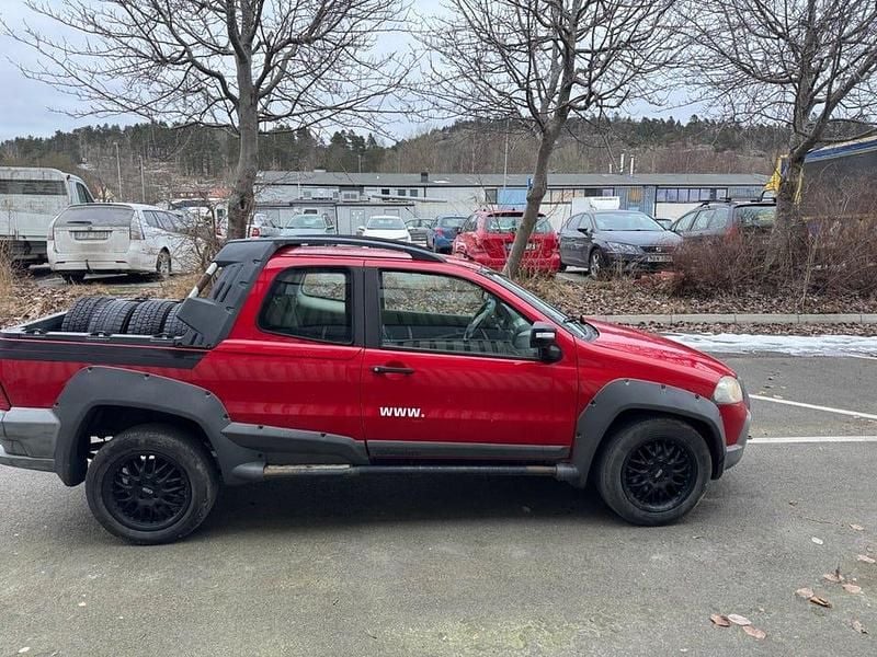 Begagnad Fiat Strada 95 HK (69 kW) 2013 Röd Pickup