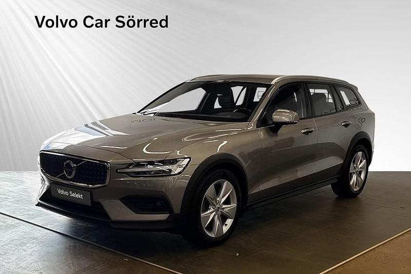 Grå Begagnad 2020 Volvo V60 CC SE Kombi | 329 000 kr (Marknadspris) - Bild 1/3