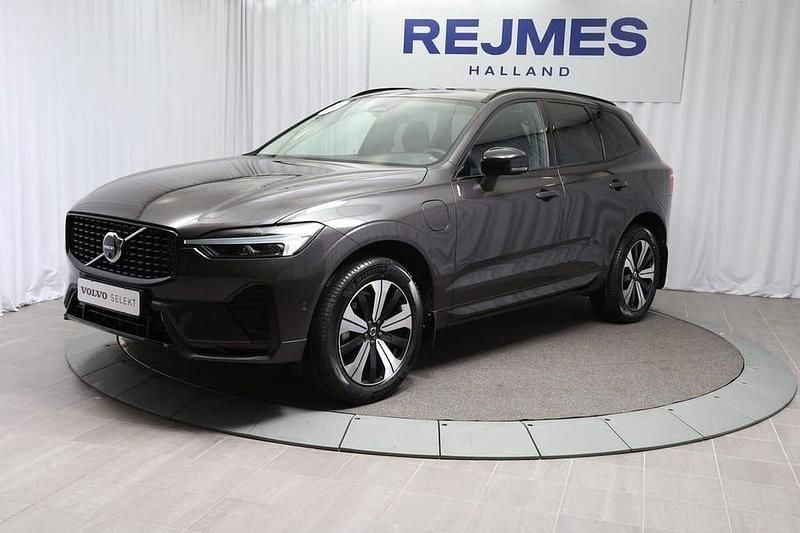 Grå Begagnad 2023 Volvo XC60 Plus SUV | 549 500 kr (Dyr) - Bild 1/4