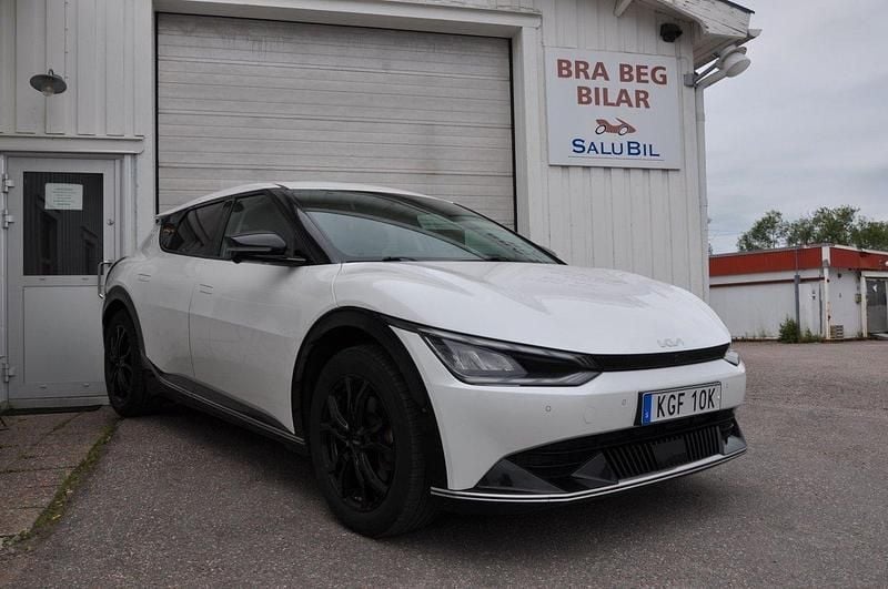 Vit Begagnad 2022 Kia EV6 4 SUV | 399 000 kr (Superpris) - Bild 1/4
