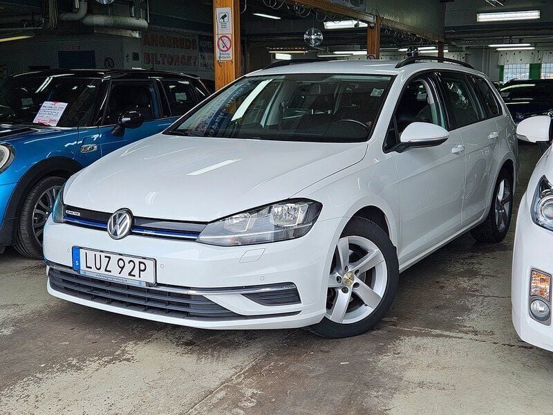 Vit Begagnad 2019 VW Golf VIII Kombi | 99 999 kr - Bild 1/4