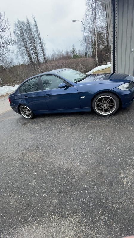 Begagnad 2006 BMW 320 Sedan | 65 000 kr (Marknadspris) - Bild 1/3