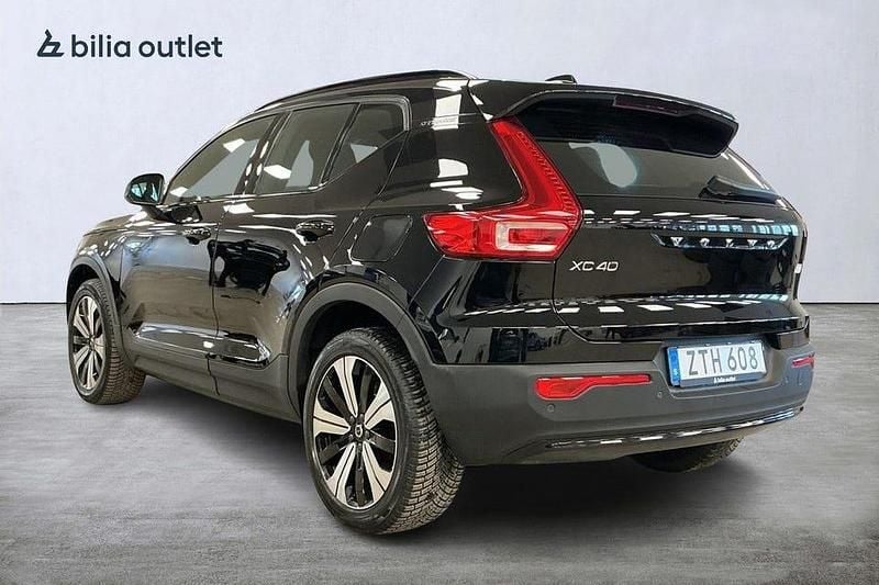 Begagnad Volvo XC40 Core 169 kW (231 HK) 2022 Svart SUV