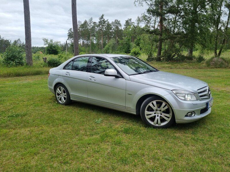Silver Begagnad 2008 Mercedes C220 Avantgarde Sedan | 49 000 kr (Bra pris) - Bild 1/3
