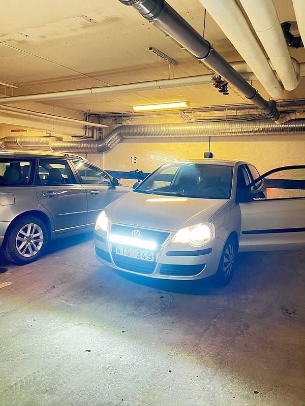 Begagnad VW Polo 75 HK (55 kW) 2006 Halvkombi