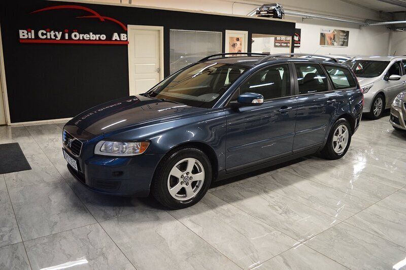 Blå Begagnad 2008 Volvo V50 Kombi | 59 900 kr (Marknadspris) - Bild 1/4