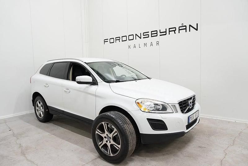 Vit Begagnad 2012 Volvo XC60 Summum SUV | 124 800 kr (Bra pris) - Bild 1/4