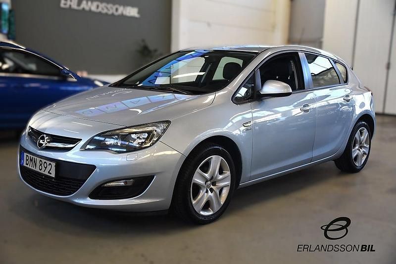 Grå Begagnad 2014 Opel Astra Enjoy Halvkombi | 79 900 kr (Marknadspris) - Bild 1/4