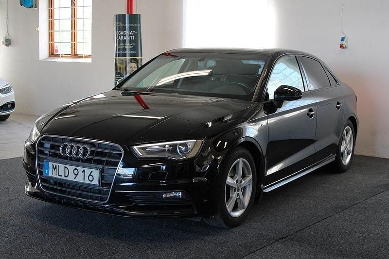 Svart Begagnad 2014 Audi A3 Ambition Sedan | 134 900 kr (Marknadspris) - Bild 1/4