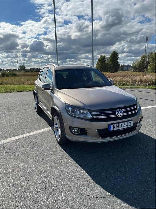 Brun Begagnad 2016 VW Tiguan Sportline SUV | 160 000 kr (Superpris) - Bild 1/4
