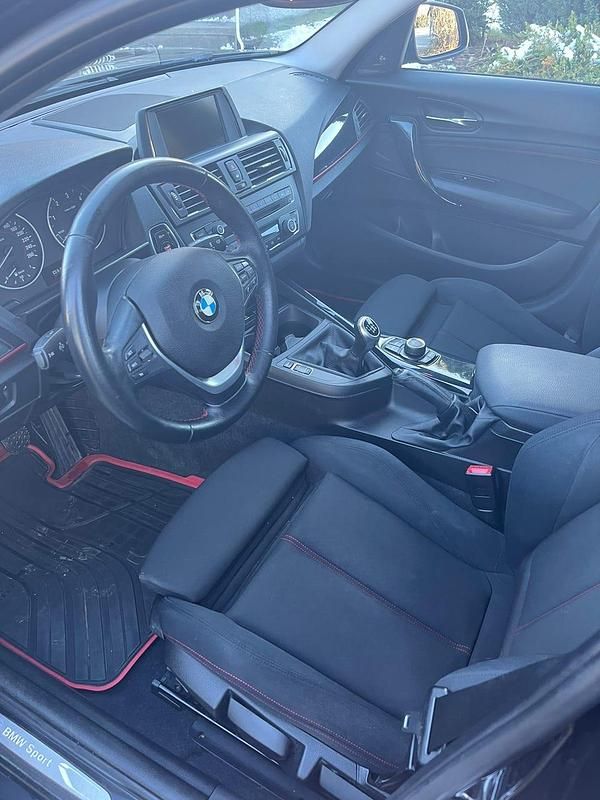 Begagnad BMW 120 184 HK (135 kW) 2012 Svart metallic Halvkombi