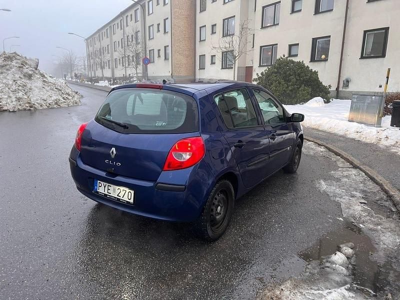 Begagnad Renault Clio R.S. 75 HK (55 kW) 2008 Halvkombi