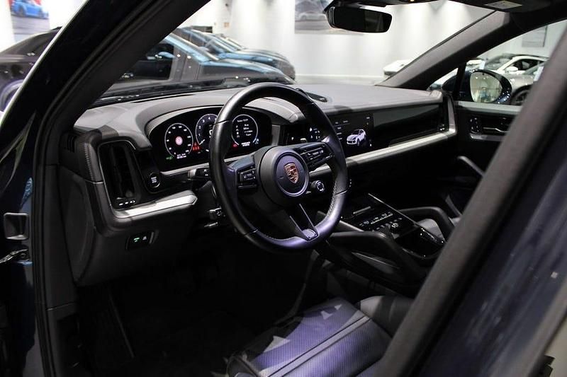 Begagnad Porsche Cayenne 305 HK (224 kW) 2024 Algarve blue metallic SUV