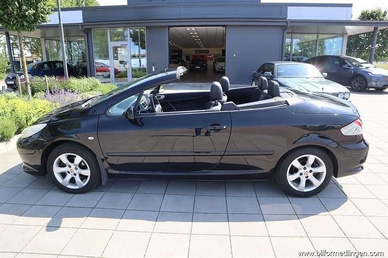 Svart samma som bilen Begagnad 2008 Peugeot 307 CC Cab | 54 900 kr (Lite dyr) - Bild 1/4