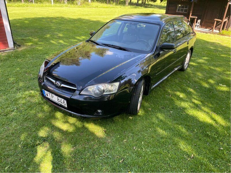 Svart Begagnad 2005 Subaru Legacy Kombi | 25 000 kr (Marknadspris) - Bild 1/4