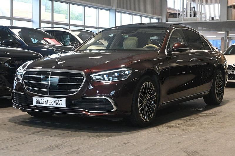 Mörkröd Begagnad 2021 Mercedes S500 Sedan | 995 000 kr - Bild 1/4