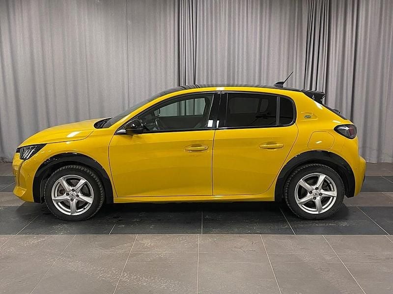 Begagnad Peugeot e-208 GT 100 kW (136 HK) 2022 Gul Halvkombi