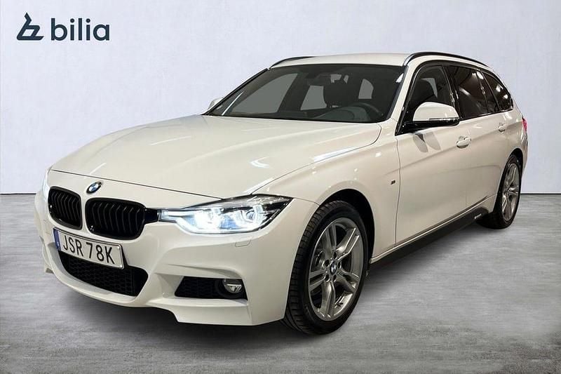 Vit Begagnad 2019 BMW 320 Shadowline Kombi | 248 900 kr (Bra pris) - Bild 1/4