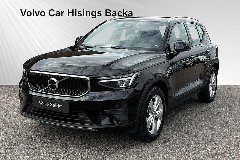 Svart Begagnad 2024 Volvo XC40 Core SUV | 362 900 kr (Marknadspris) - Bild 1/1