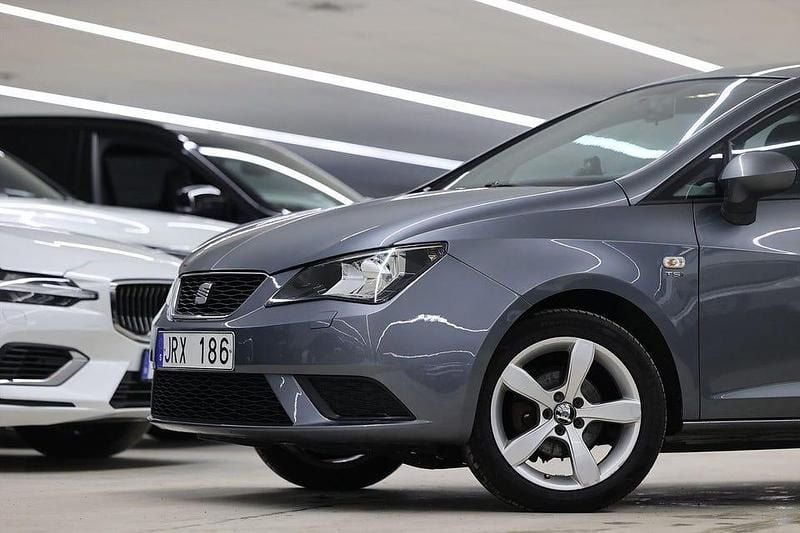 Begagnad Seat Ibiza Style 105 HK (77 kW) 2013 Grå Halvkombi