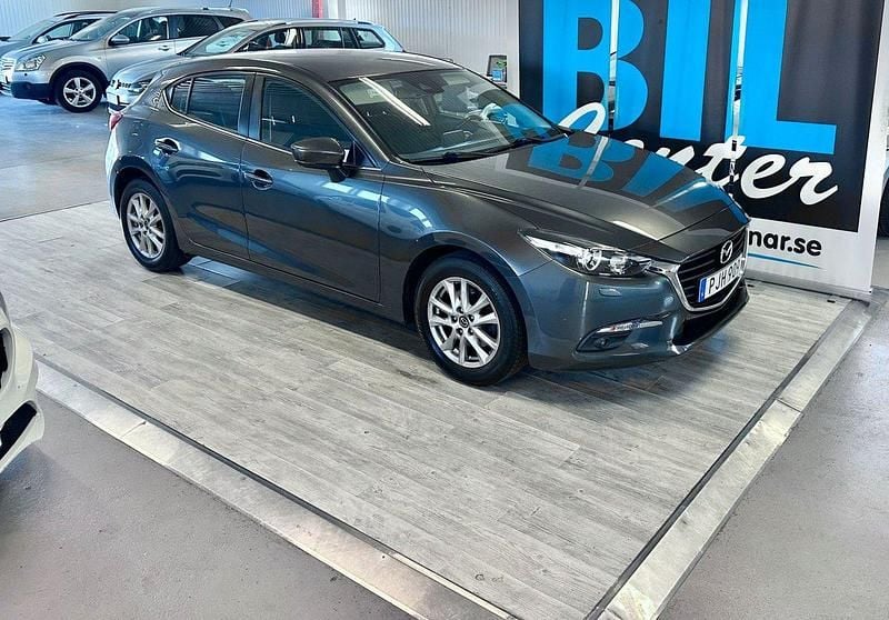 Grå Begagnad 2017 Mazda 3 Inclusive Halvkombi | 129 000 kr (Bra pris) - Bild 1/4