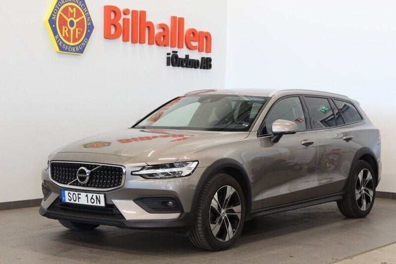 Grå Begagnad 2021 Volvo V60 CC Momentum Kombi | 304 900 kr (Bra pris) - Bild 1/4
