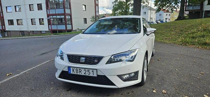Vit Begagnad 2014 Seat Leon FR Halvkombi | 85 000 kr - Bild 1/4